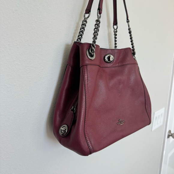 Coach burgundy red boho pose with 3 pockets and chain handle - Picture 7 of 15